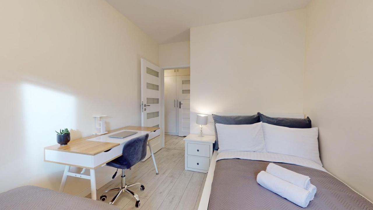 Family House Near The Market Square -Perfect For Family & Business Stays - Ksiecia Witolda Street 500 Steps To Market Square - 2 Bedrooms,2 Parking Places Wrocław Eksteriør billede